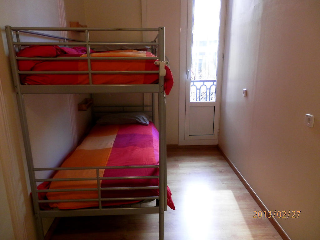 Barcelona Central Garden Hostal Room photo