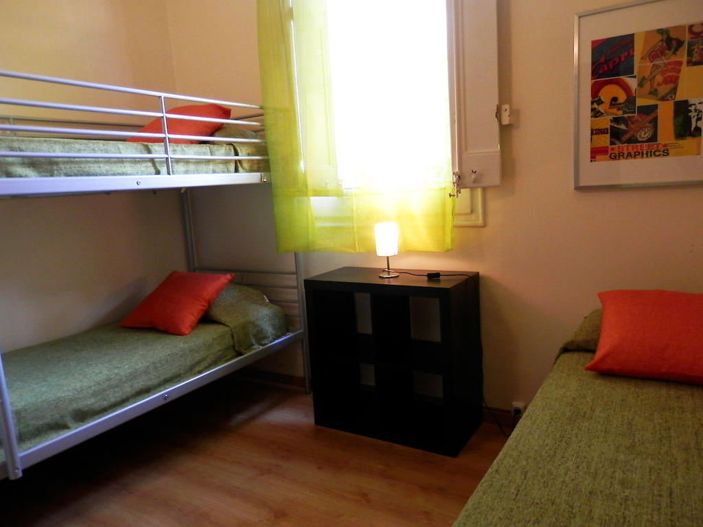 Barcelona Central Garden Hostal Room photo