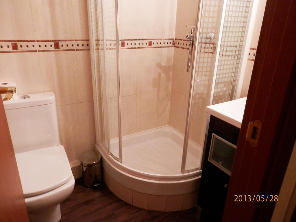 Barcelona Central Garden Hostal Room photo