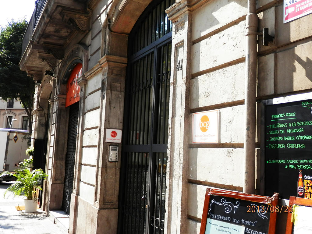 Barcelona Central Garden Hostal Exterior photo