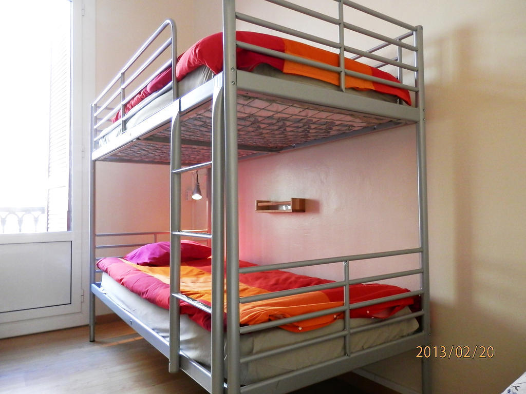 Barcelona Central Garden Hostal Room photo