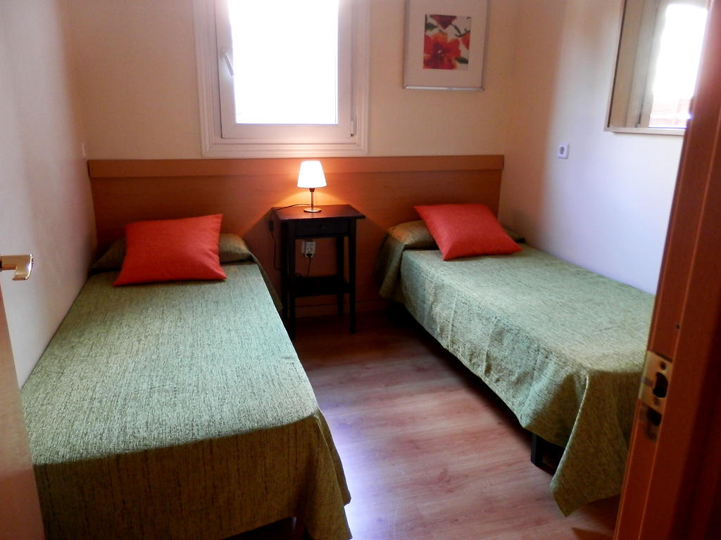 Barcelona Central Garden Hostal Room photo