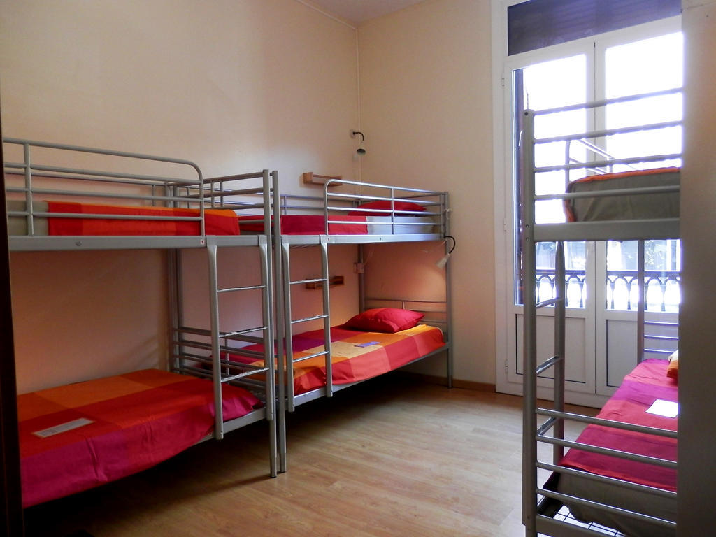 Barcelona Central Garden Hostal Room photo