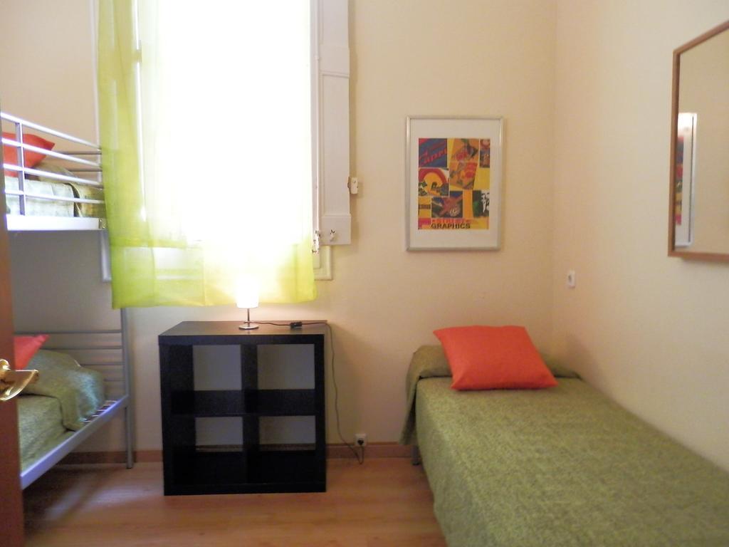 Barcelona Central Garden Hostal Exterior photo