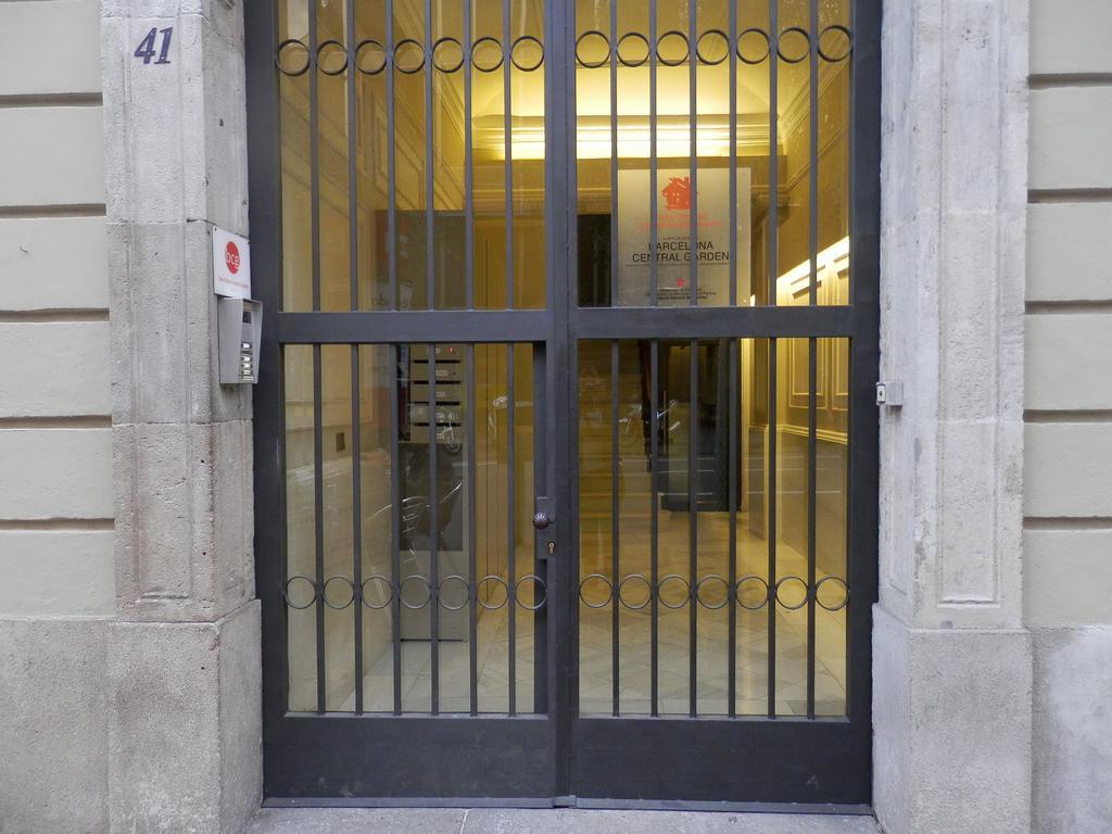 Barcelona Central Garden Hostal Exterior photo